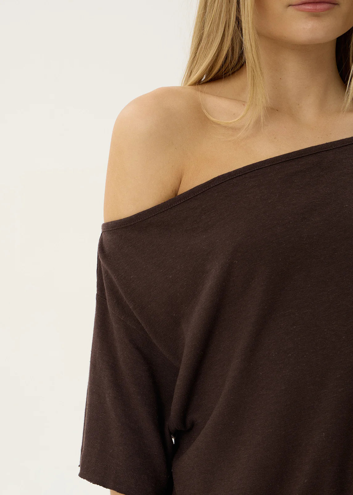 AFENDS Womens Sabina - Off Shoulder Tee - Coffee