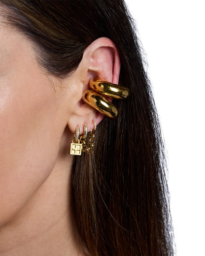 KRYSTAL CHAINLINK HUGGIE EARINGS GOLD